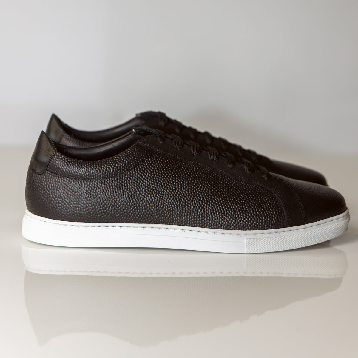 Baskets en cuir suédé noir
